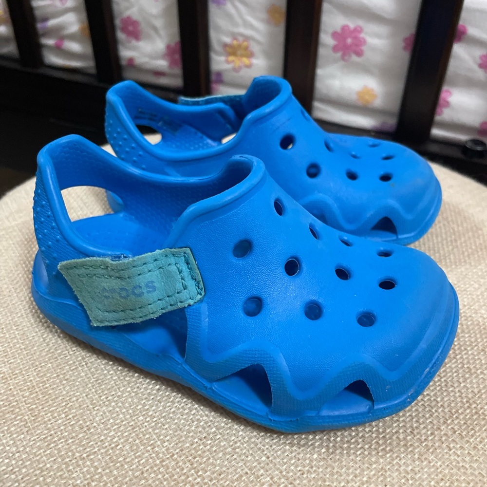 Baby crocs